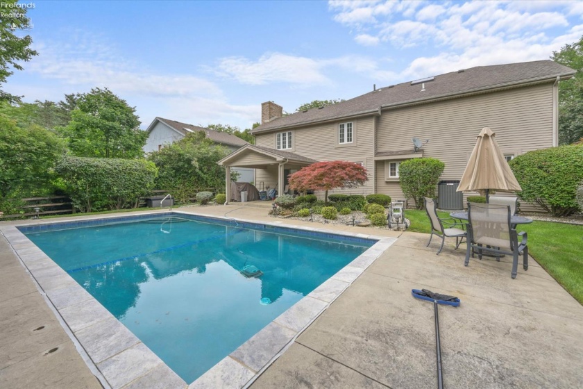 5123 Summer Dr, Sylvania, 43560, 4 Bedrooms Bedrooms, ,3 BathroomsBathrooms,Residential,For Sale,Summer Dr,20263209