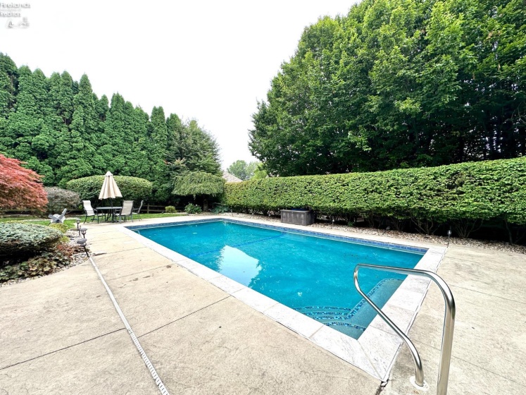 5123 Summer Dr, Sylvania, 43560, 4 Bedrooms Bedrooms, ,3 BathroomsBathrooms,Residential,For Sale,Summer Dr,20263209