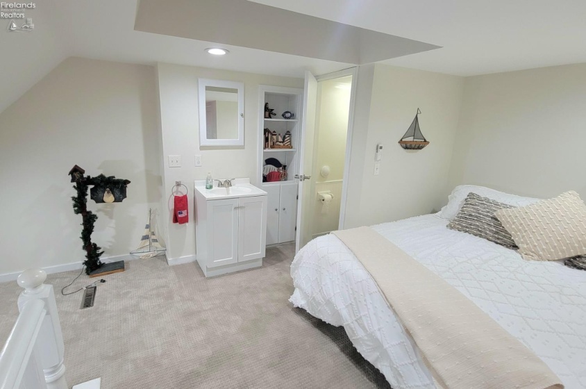 4390 Marin Woods, Port Clinton, 43452, 2 Bedrooms Bedrooms, ,4 BathroomsBathrooms,Residential,For Sale,Marin Woods,20263305