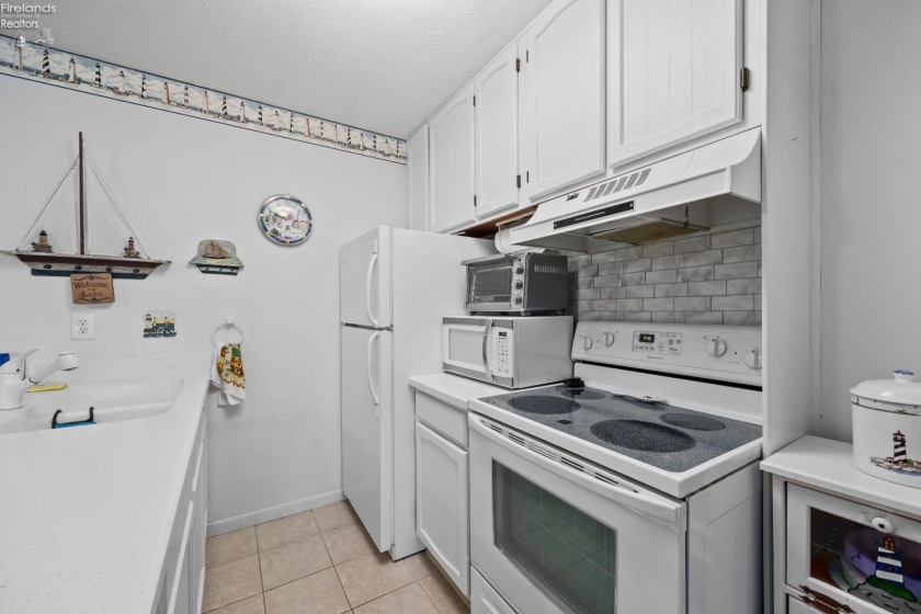 216 Lakeshore Drive, Port Clinton, 43452, 1 Bedroom Bedrooms, ,1 BathroomBathrooms,Residential,For Sale,Lakeshore,20263286