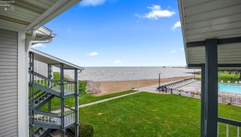 216 Lakeshore Drive, Port Clinton, 43452, 1 Bedroom Bedrooms, ,1 BathroomBathrooms,Residential,For Sale,Lakeshore,20263286