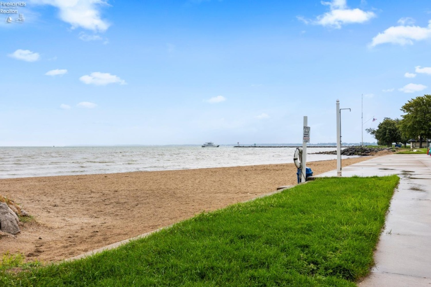 216 Lakeshore Drive, Port Clinton, 43452, 1 Bedroom Bedrooms, ,1 BathroomBathrooms,Residential,For Sale,Lakeshore,20263286