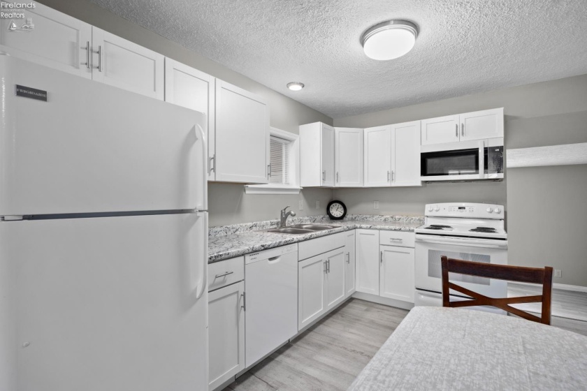 6485 Russia Rd., South Amherst, 44001, 3 Bedrooms Bedrooms, ,1 BathroomBathrooms,Residential,For Sale,Russia Rd.,20263274