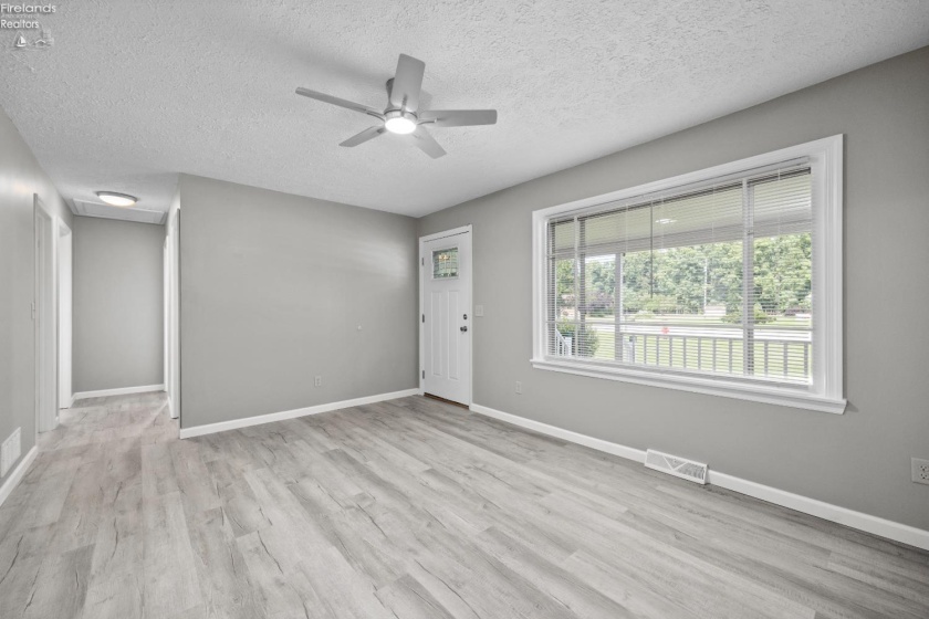 6485 Russia Rd., South Amherst, 44001, 3 Bedrooms Bedrooms, ,1 BathroomBathrooms,Residential,For Sale,Russia Rd.,20263274