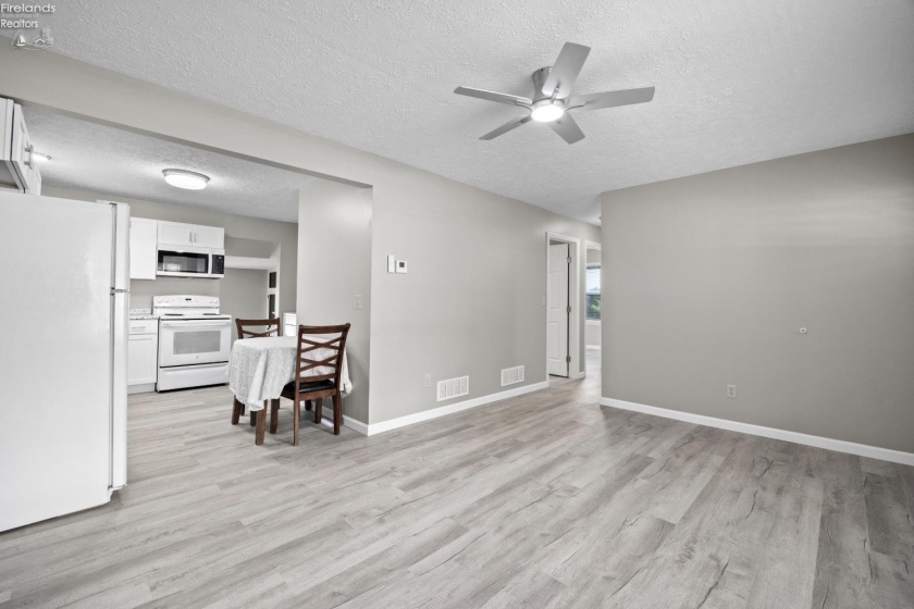 6485 Russia Rd., South Amherst, 44001, 3 Bedrooms Bedrooms, ,1 BathroomBathrooms,Residential,For Sale,Russia Rd.,20263274