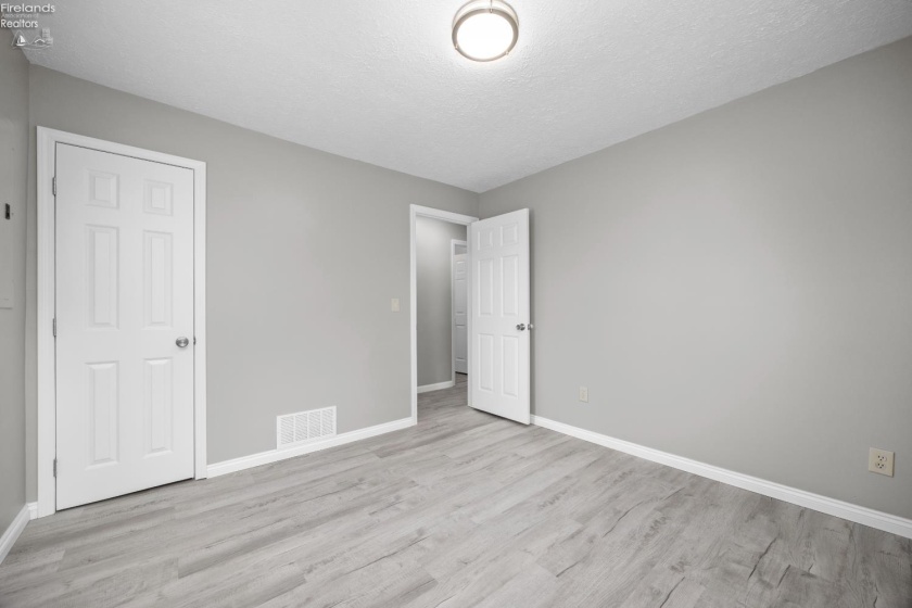 6485 Russia Rd., South Amherst, 44001, 3 Bedrooms Bedrooms, ,1 BathroomBathrooms,Residential,For Sale,Russia Rd.,20263274