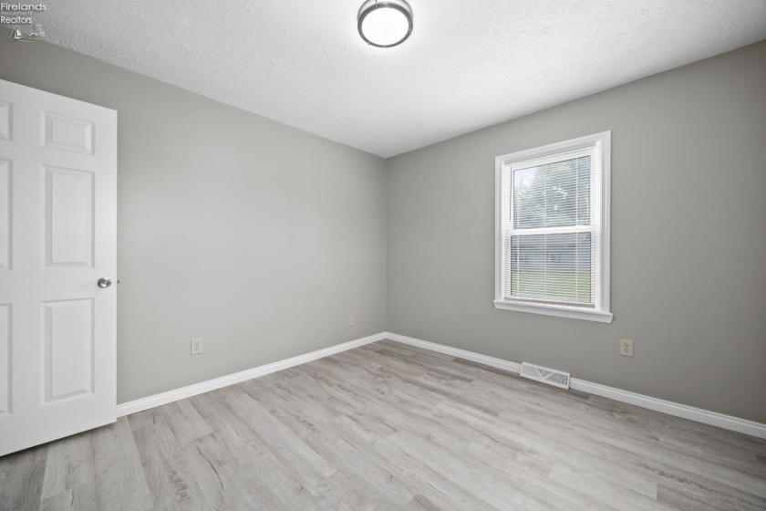 6485 Russia Rd., South Amherst, 44001, 3 Bedrooms Bedrooms, ,1 BathroomBathrooms,Residential,For Sale,Russia Rd.,20263274
