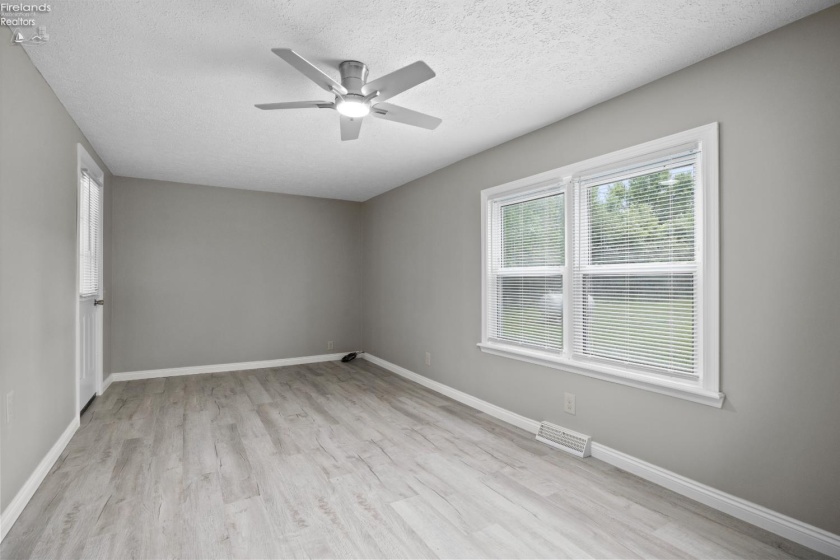 6485 Russia Rd., South Amherst, 44001, 3 Bedrooms Bedrooms, ,1 BathroomBathrooms,Residential,For Sale,Russia Rd.,20263274