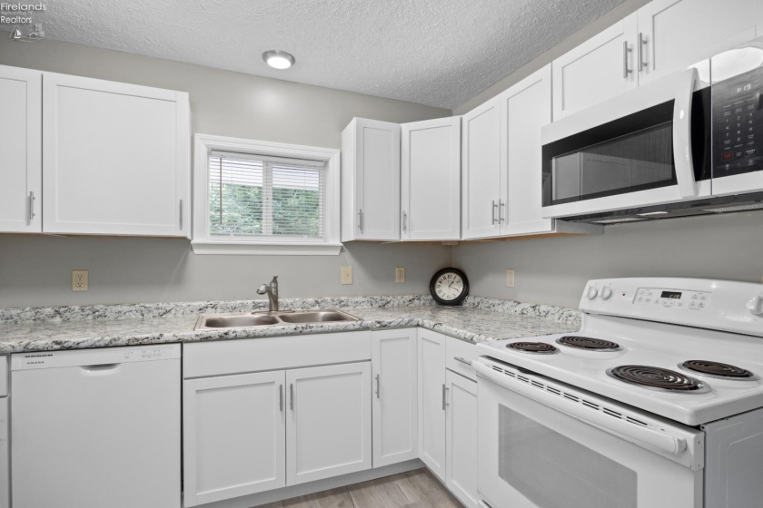 6485 Russia Rd., South Amherst, 44001, 3 Bedrooms Bedrooms, ,1 BathroomBathrooms,Residential,For Sale,Russia Rd.,20263274