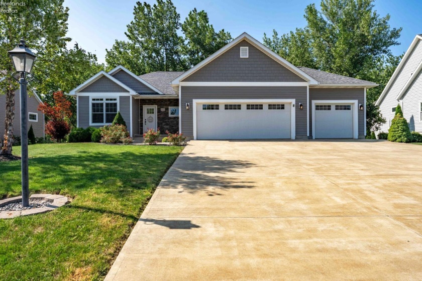 5131 Blue Teal Drive, Port Clinton, 43452, 4 Bedroom Bedrooms, ,3 BathroomBathrooms,Residential,For Sale,Blue Teal,20263294