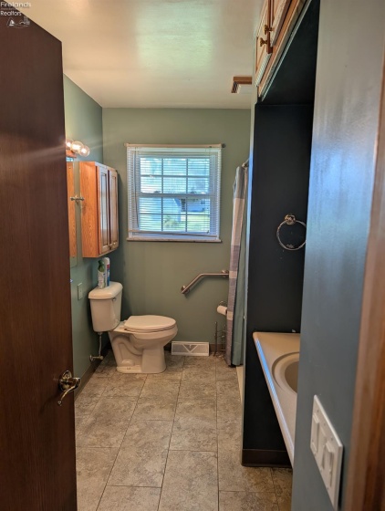 1762 Oak Drive, Fremont, 43420, 3 Bedrooms Bedrooms, ,2 BathroomsBathrooms,Residential,For Sale,Oak,20263115