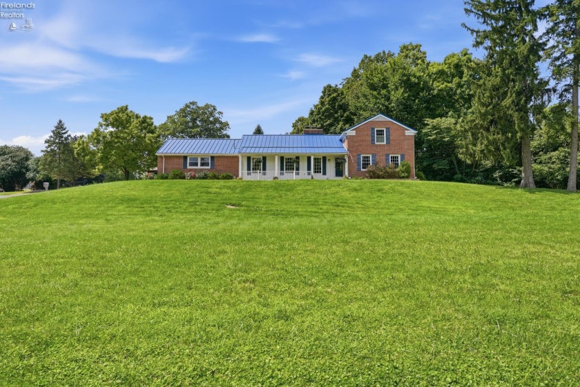 9 Meadow Lane, Tiffin, 44883, 4 Bedrooms Bedrooms, ,3 BathroomsBathrooms,Residential,For Sale,Meadow,20263216