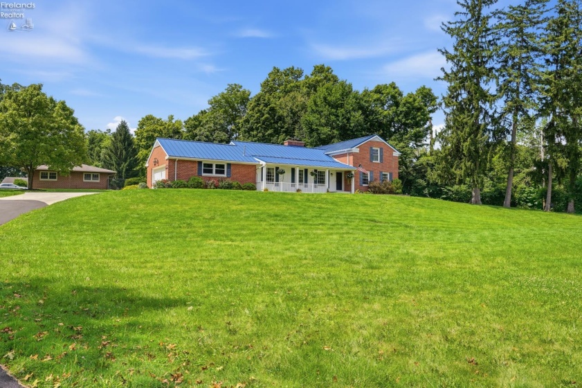 9 Meadow Lane, Tiffin, 44883, 4 Bedrooms Bedrooms, ,3 BathroomsBathrooms,Residential,For Sale,Meadow,20263216