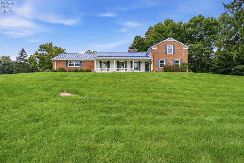 9 Meadow Lane, Tiffin, 44883, 4 Bedrooms Bedrooms, ,3 BathroomsBathrooms,Residential,For Sale,Meadow,20263216