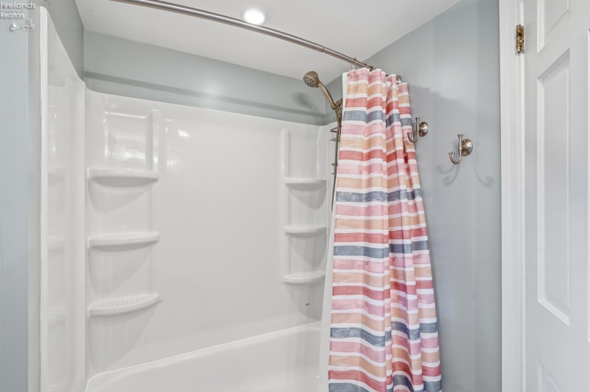 9 Meadow Lane, Tiffin, 44883, 4 Bedrooms Bedrooms, ,3 BathroomsBathrooms,Residential,For Sale,Meadow,20263216