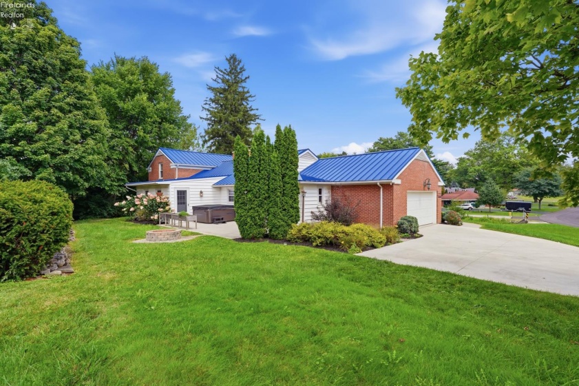 9 Meadow Lane, Tiffin, 44883, 4 Bedrooms Bedrooms, ,3 BathroomsBathrooms,Residential,For Sale,Meadow,20263216