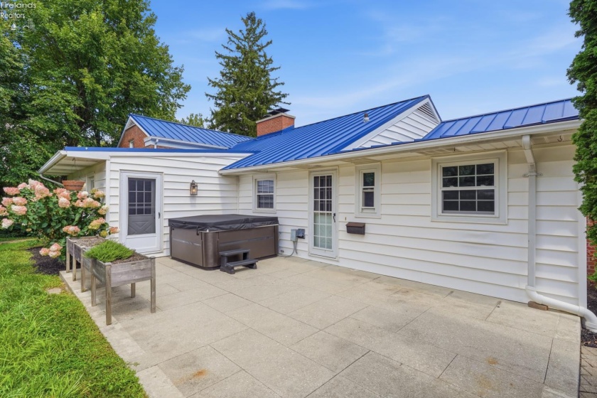 9 Meadow Lane, Tiffin, 44883, 4 Bedrooms Bedrooms, ,3 BathroomsBathrooms,Residential,For Sale,Meadow,20263216