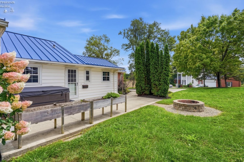 9 Meadow Lane, Tiffin, 44883, 4 Bedrooms Bedrooms, ,3 BathroomsBathrooms,Residential,For Sale,Meadow,20263216