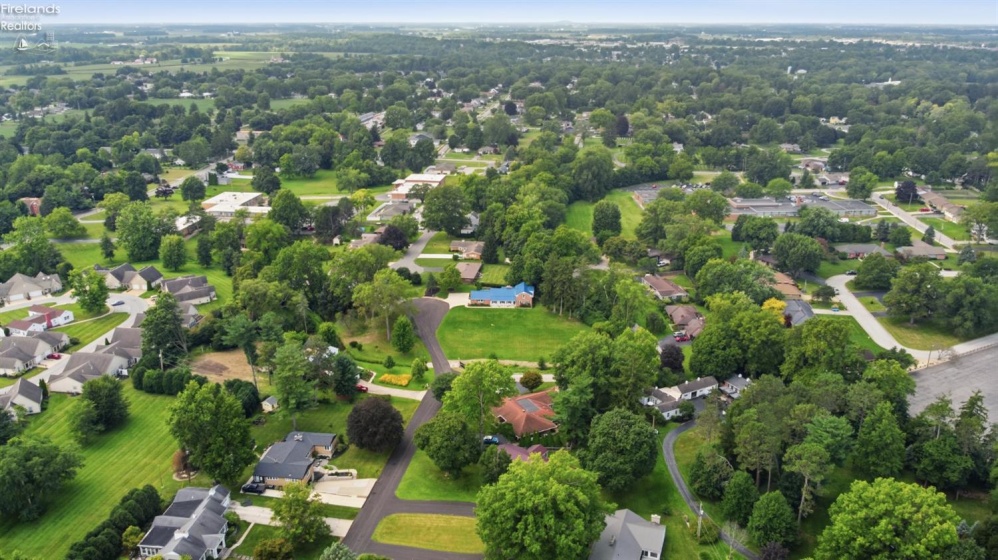 9 Meadow Lane, Tiffin, 44883, 4 Bedrooms Bedrooms, ,3 BathroomsBathrooms,Residential,For Sale,Meadow,20263216