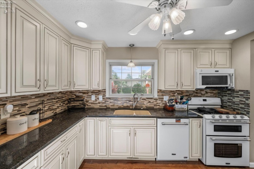 317 Linden Way Drive, Sandusky, 44870, 3 Bedrooms Bedrooms, ,3 BathroomsBathrooms,Residential,For Sale,Linden Way,20263231