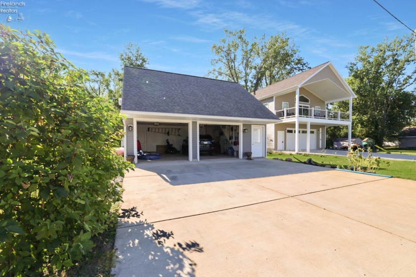 3281 Linda Lane, Port Clinton, 43452, 3 Bedroom Bedrooms, ,3 BathroomBathrooms,Residential,For Sale,Linda,20263233