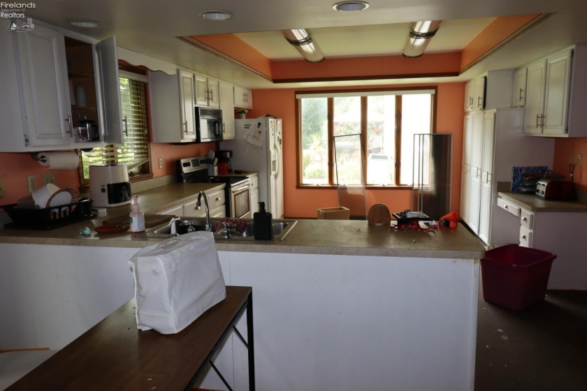 1102 Birchwood Drive, Sandusky, 44870, 4 Bedrooms Bedrooms, ,4 BathroomsBathrooms,Residential,For Sale,Birchwood,20263330