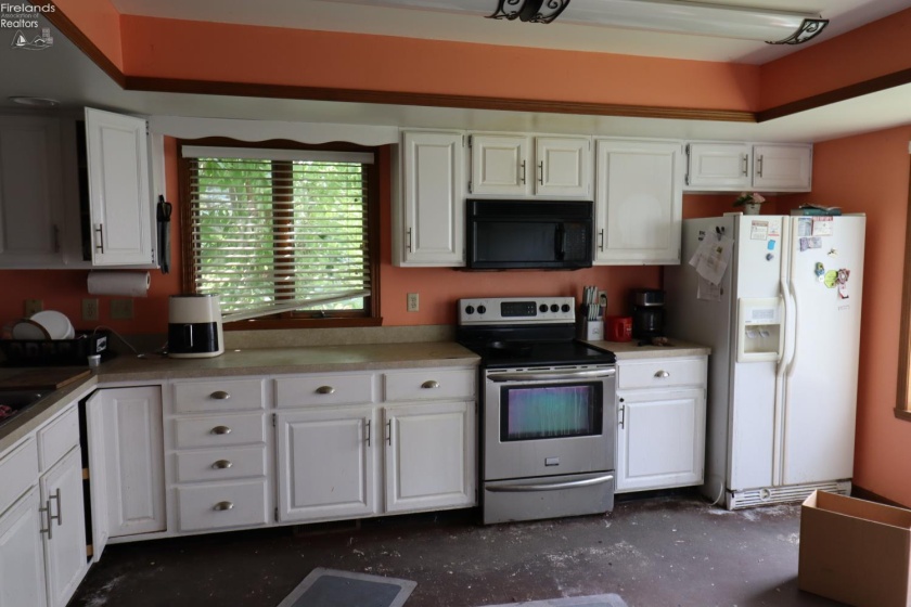 1102 Birchwood Drive, Sandusky, 44870, 4 Bedrooms Bedrooms, ,4 BathroomsBathrooms,Residential,For Sale,Birchwood,20263330