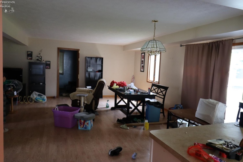 1102 Birchwood Drive, Sandusky, 44870, 4 Bedrooms Bedrooms, ,4 BathroomsBathrooms,Residential,For Sale,Birchwood,20263330