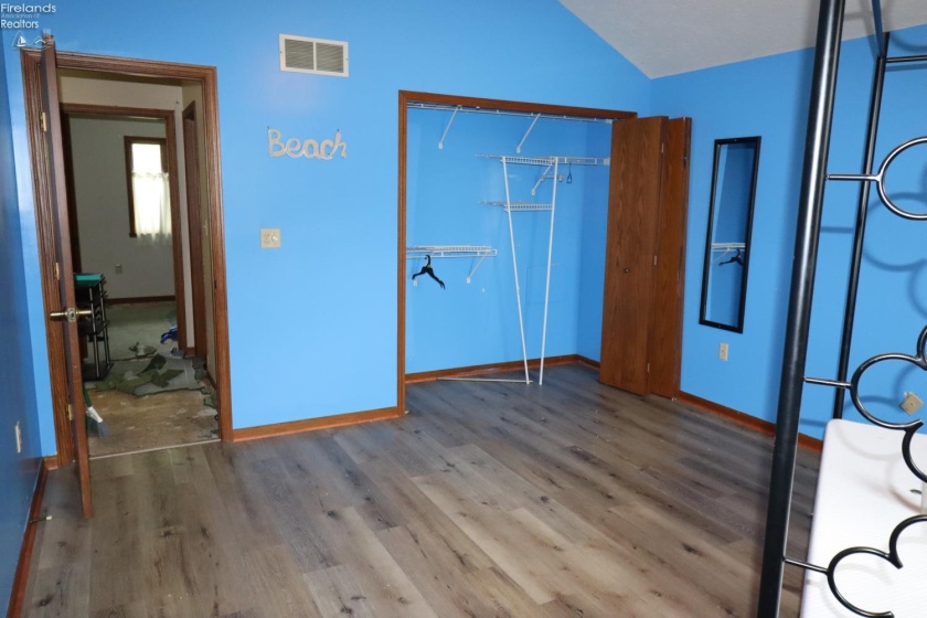 1102 Birchwood Drive, Sandusky, 44870, 4 Bedrooms Bedrooms, ,4 BathroomsBathrooms,Residential,For Sale,Birchwood,20263330