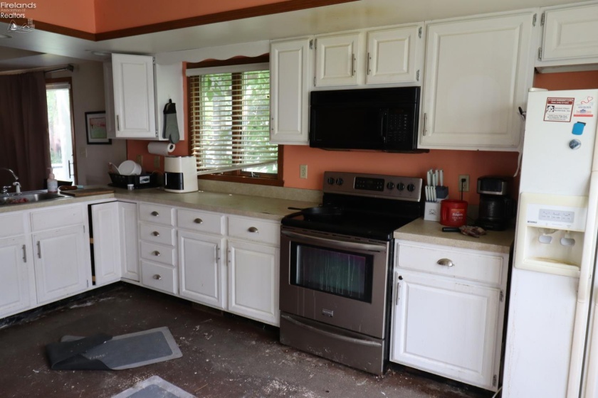 1102 Birchwood Drive, Sandusky, 44870, 4 Bedrooms Bedrooms, ,4 BathroomsBathrooms,Residential,For Sale,Birchwood,20263330