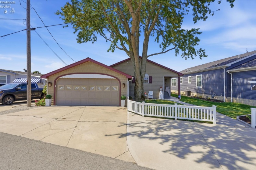 1560 Compass Avenue, Port Clinton, 43452, 3 Bedrooms Bedrooms, ,2 BathroomsBathrooms,Residential,For Sale,Compass,20263325