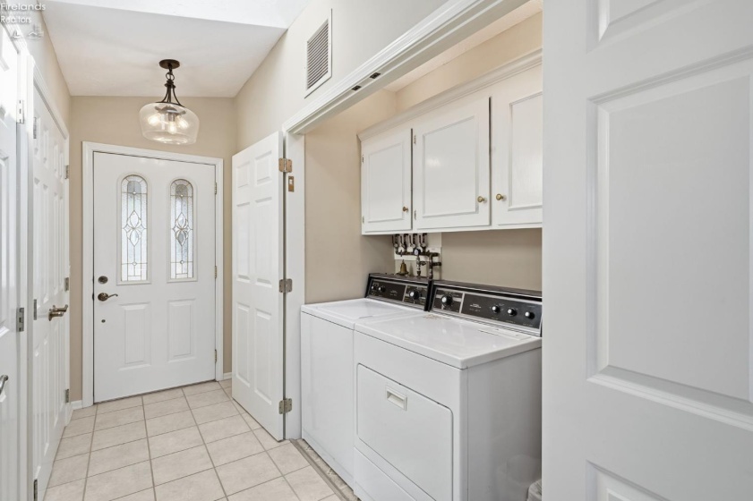 1560 Compass Avenue, Port Clinton, 43452, 3 Bedrooms Bedrooms, ,2 BathroomsBathrooms,Residential,For Sale,Compass,20263325