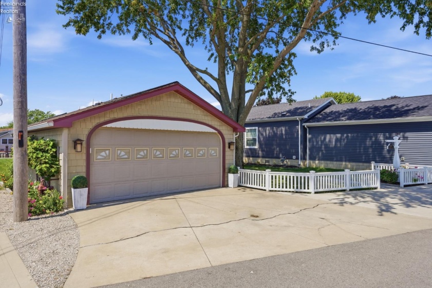 1560 Compass Avenue, Port Clinton, 43452, 3 Bedrooms Bedrooms, ,2 BathroomsBathrooms,Residential,For Sale,Compass,20263325