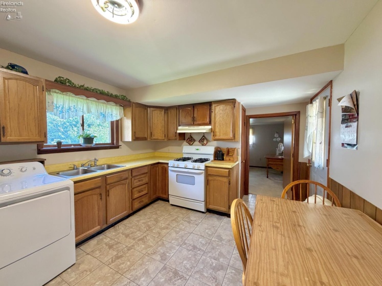 606 Sandusky Street, Bellevue, 44811, 3 Bedrooms Bedrooms, ,2 BathroomsBathrooms,Residential,For Sale,Sandusky,20263288