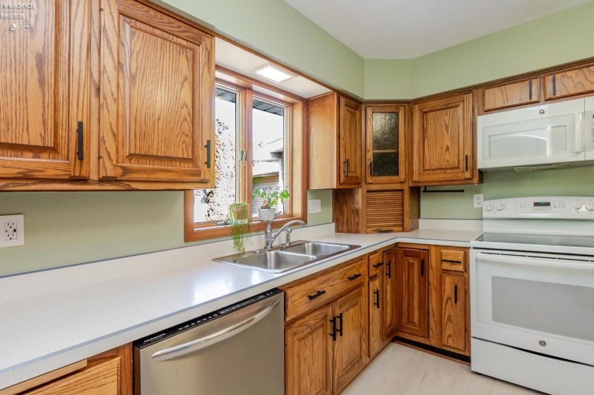 642 Glendale, Port Clinton, 43452, 3 Bedrooms Bedrooms, ,3 BathroomsBathrooms,Residential,For Sale,Glendale,20263217