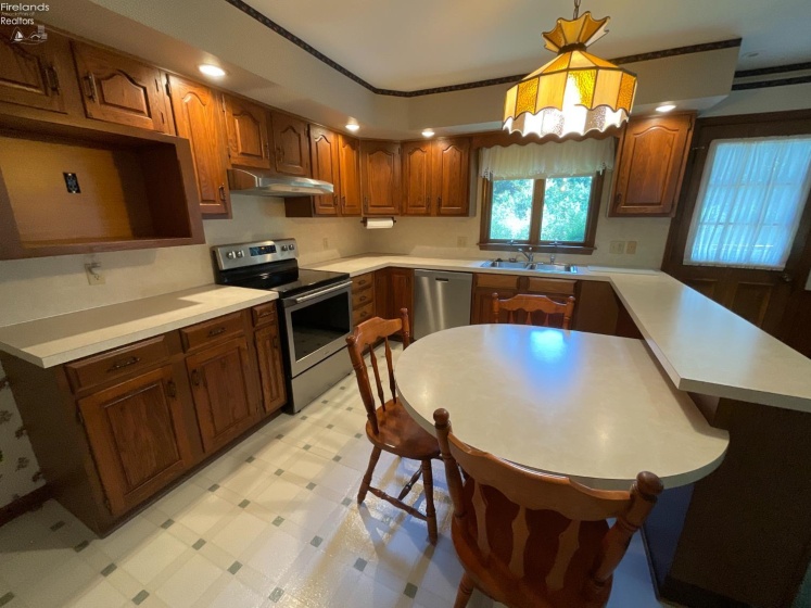 949 Tucker Lane, Fremont, 43420, 2 Bedrooms Bedrooms, ,2 BathroomsBathrooms,Residential,For Sale,Tucker,20263280