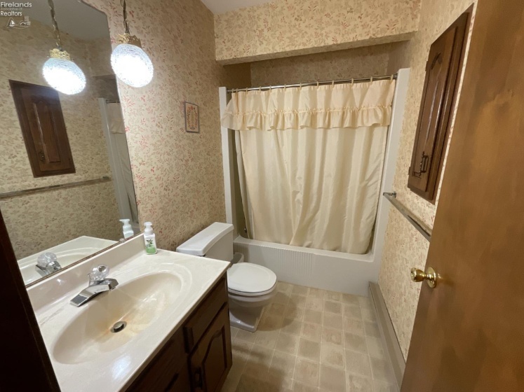 949 Tucker Lane, Fremont, 43420, 2 Bedrooms Bedrooms, ,2 BathroomsBathrooms,Residential,For Sale,Tucker,20263280