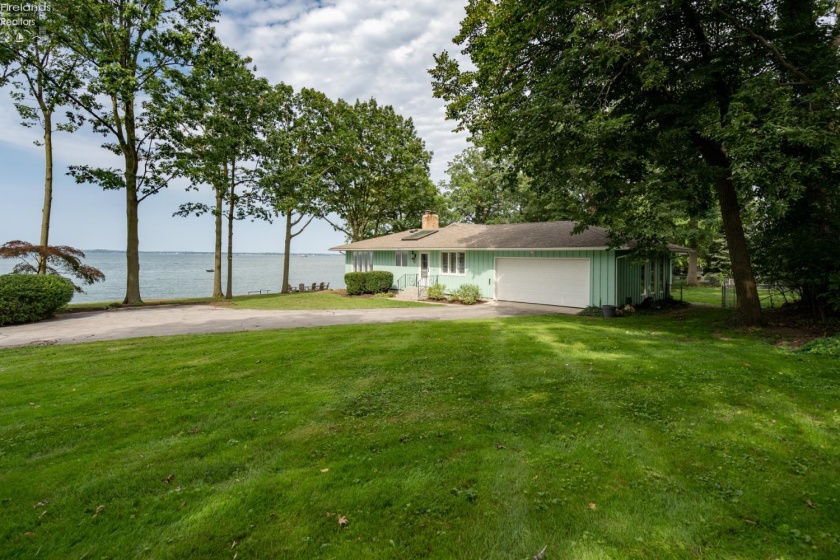725 Lake Street, Marblehead, 43440, 3 Bedrooms Bedrooms, ,3 BathroomsBathrooms,Residential,For Sale,Lake,20263298