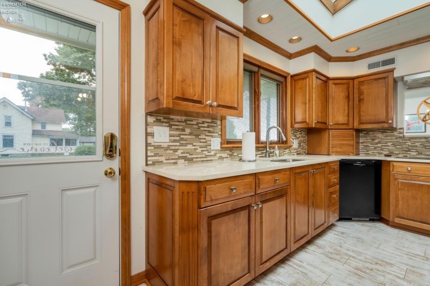 725 Lake Street, Marblehead, 43440, 3 Bedrooms Bedrooms, ,3 BathroomsBathrooms,Residential,For Sale,Lake,20263298