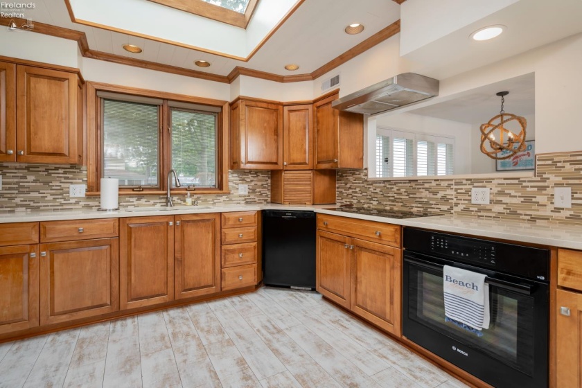 725 Lake Street, Marblehead, 43440, 3 Bedrooms Bedrooms, ,3 BathroomsBathrooms,Residential,For Sale,Lake,20263298