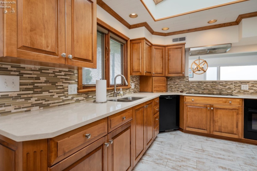 725 Lake Street, Marblehead, 43440, 3 Bedrooms Bedrooms, ,3 BathroomsBathrooms,Residential,For Sale,Lake,20263298