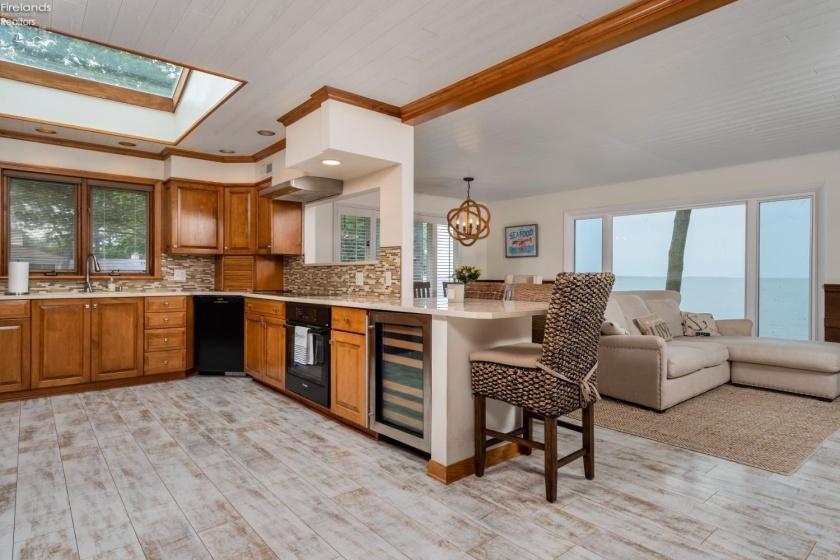 725 Lake Street, Marblehead, 43440, 3 Bedrooms Bedrooms, ,3 BathroomsBathrooms,Residential,For Sale,Lake,20263298