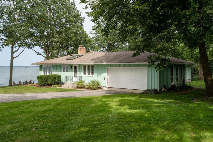 725 Lake Street, Marblehead, 43440, 3 Bedrooms Bedrooms, ,3 BathroomsBathrooms,Residential,For Sale,Lake,20263298