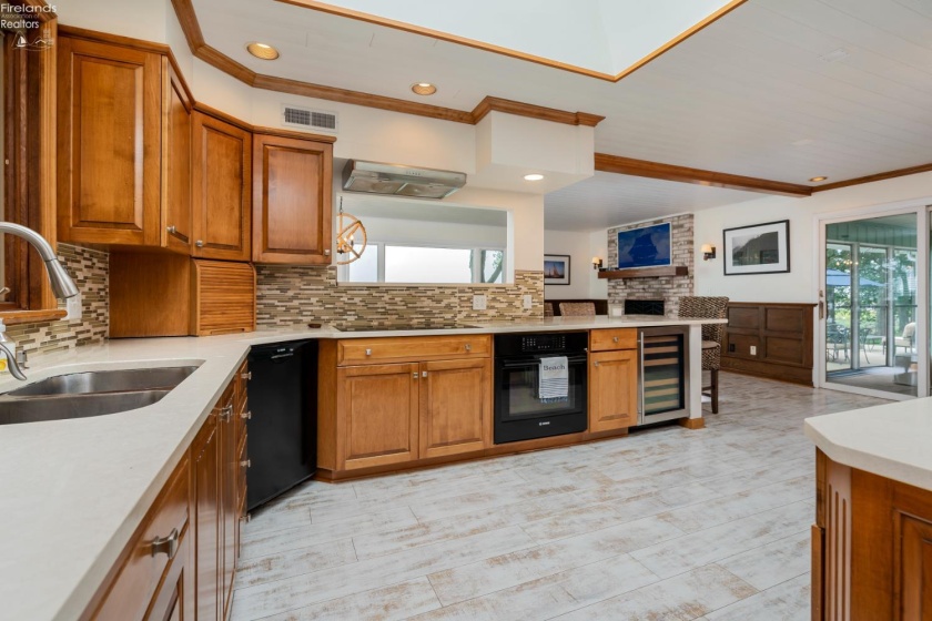 725 Lake Street, Marblehead, 43440, 3 Bedrooms Bedrooms, ,3 BathroomsBathrooms,Residential,For Sale,Lake,20263298