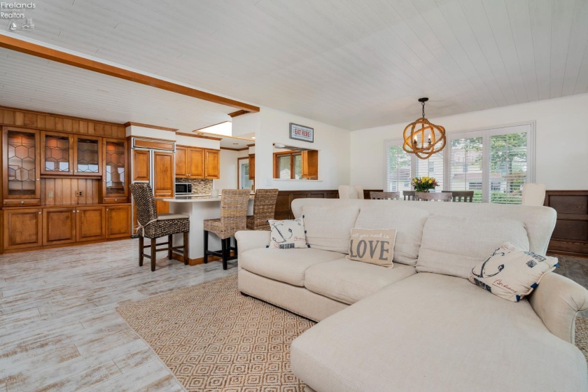 725 Lake Street, Marblehead, 43440, 3 Bedrooms Bedrooms, ,3 BathroomsBathrooms,Residential,For Sale,Lake,20263298