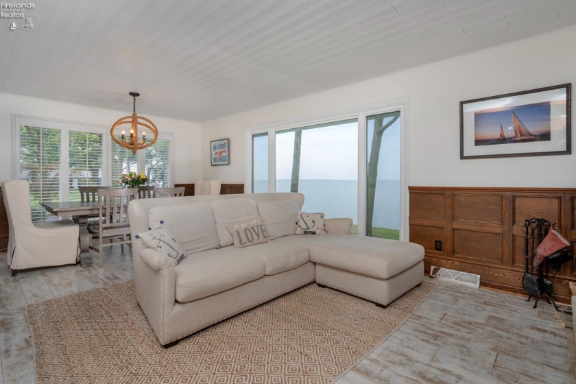725 Lake Street, Marblehead, 43440, 3 Bedrooms Bedrooms, ,3 BathroomsBathrooms,Residential,For Sale,Lake,20263298