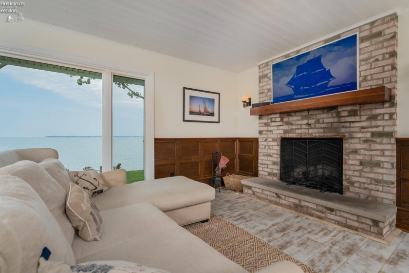 725 Lake Street, Marblehead, 43440, 3 Bedrooms Bedrooms, ,3 BathroomsBathrooms,Residential,For Sale,Lake,20263298