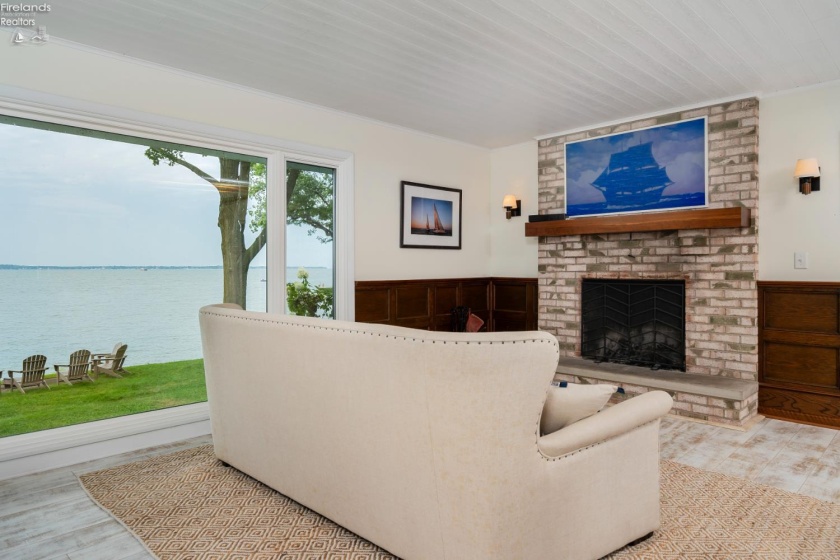 725 Lake Street, Marblehead, 43440, 3 Bedrooms Bedrooms, ,3 BathroomsBathrooms,Residential,For Sale,Lake,20263298