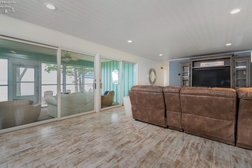 725 Lake Street, Marblehead, 43440, 3 Bedrooms Bedrooms, ,3 BathroomsBathrooms,Residential,For Sale,Lake,20263298