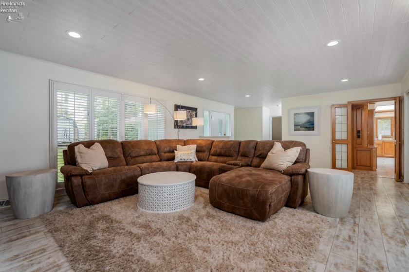 725 Lake Street, Marblehead, 43440, 3 Bedrooms Bedrooms, ,3 BathroomsBathrooms,Residential,For Sale,Lake,20263298